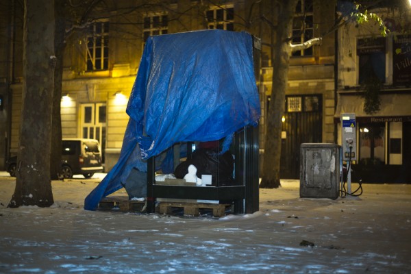 man lives in phonebooth with -7 Celsius
