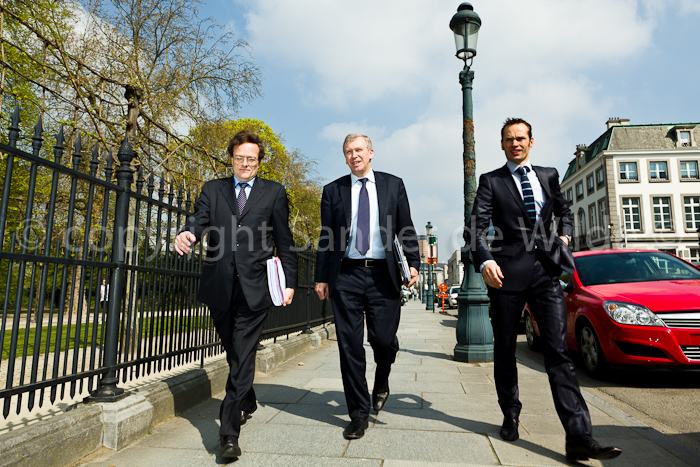 Yves Leterme walks to Kabinet to talk to Prince Laurent of Belgium