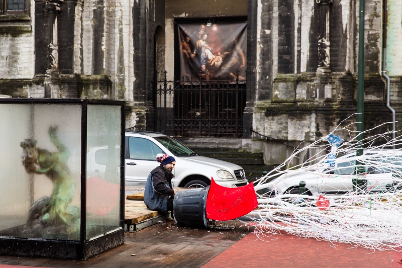 Brussels Belgium 2 Januari 2017. afbraak van de kerstmarkt bij de st kathelijnekerk